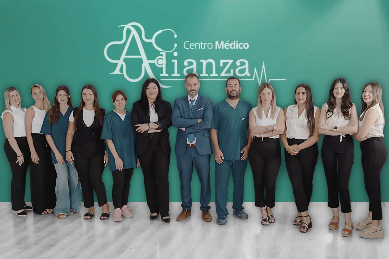 Foto del equipo humano al completo del centro Médico Alianza en San Fernando.